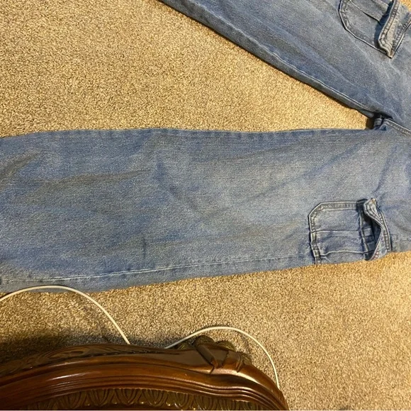 Old Navy High-Rise Baggy Wide-Leg Jeans - Picture 3 of 6